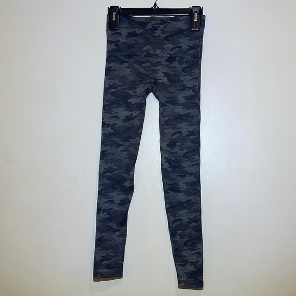 SPANX Look At Me Now Seamless Legging - Picture 4 of 9